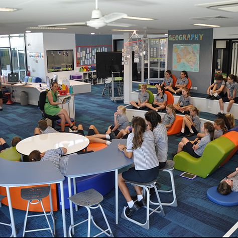 Collaborative Classroom Design, 21st Century Classroom Design, Circle Tables, Library Design Ideas, Collaborative Teaching, Collaborative Learning Spaces, Australia School, Flexible Seating Classroom, Team Teaching