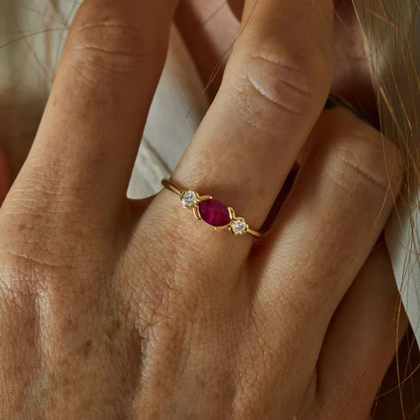 Diamond and Ruby Ring Solid Gold Ring Ruby Gold Ring 14k - Etsy Canada Dianty Ring, Ruby Ring Designs Unique, Ruby Ring Simple, Oval Gold Ring, Wedding Ring Modern, Ruby Ring Designs, Diamond And Ruby Ring, Gold Oval Ring, Gold Ruby Ring