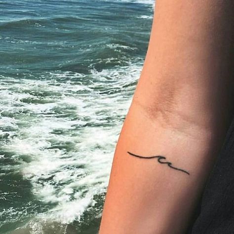 Tiny wave tattoo on the inner arm - Tattoogrid.net Inner Elbow Tattoos, Tattoo Son, Wave Tattoo Design, Muster Tattoos, Elbow Tattoos, Beach Tattoo, Tattoos Geometric, Initial Tattoo, Waves Tattoo