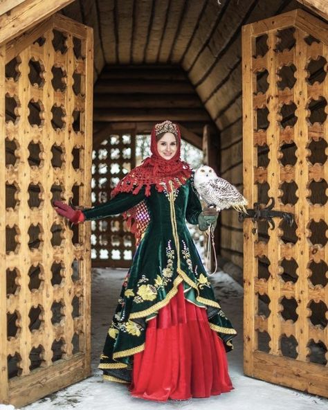 Russian Fashion Traditional, Traditional Russian Clothing, Russian Dress, Ethno Style, Russian Culture, Period Outfit, Fantasy Gowns, Medieval Clothing, Russian Fashion