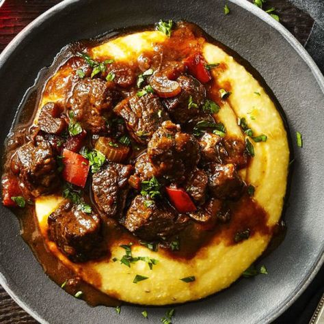 Beef And Grits, Cajun Beef, Cajun Dishes, Cajun Creole Recipes, Grits Recipe, Southern Recipes Soul Food, Cajun Cooking, Louisiana Recipes, Creole Recipes