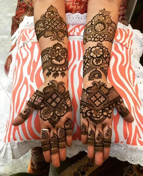 Trending Mehndi designs Bangles Design Mehndi, Paryushan Mehendi Designs, Tej Special Mehndi Designs, Bangles Mehndi Designs, Bangle Mehendi Designs For Hands, Bangle Mehndi Design, Mehndi Designs Trending, Trending Mehendi Designs, Trending Mehndi Designs