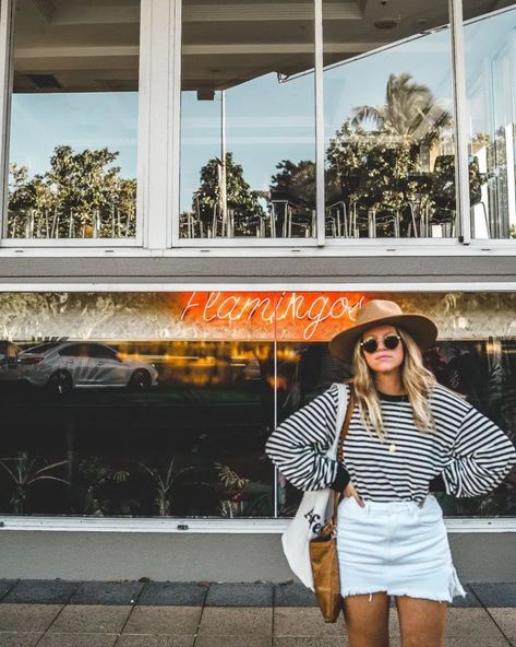 Tropical Travel Outfit, Oversized Sweater White, Style Oversized Sweater, Lack Of Color Hat, White Denim Skirt, Lack Of Color, Woven Shoes, Style Inspiration Summer, Sweater White