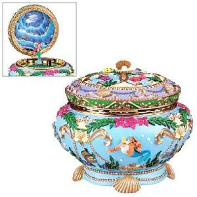 Ariel musical jewelry box. I want this so badly Disney Music Box, Casa Disney, Disney Parque, Disney Belle, Musical Jewelry Box, Disney Music, Disney Ariel, Disney Collectables, Ariel The Little Mermaid