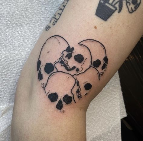 Minimalist Tattoo Ideas, Goth Tattoo, Tasteful Tattoos, Creepy Tattoos, Spooky Tattoos, Cute Little Tattoos, Small Hand Tattoos, Unique Tattoo Designs, Halloween Tattoos