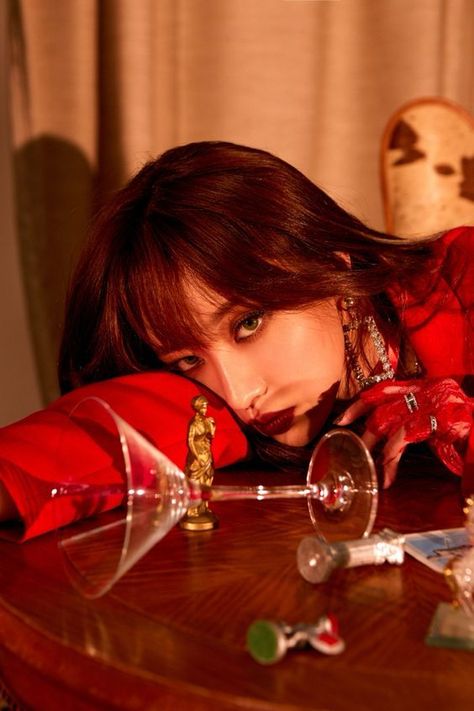 Exid Hani, Debut Photoshoot, Solo Photo, Photoshoot Concept, Poses References, Body Poses, Creative Portraits, Pose Reference Photo, Fan Fiction