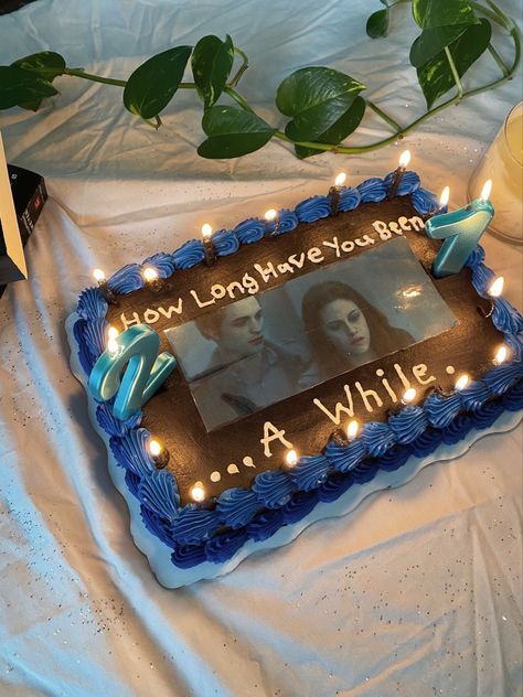 Twilight Themed Sweet 16, Twilight Theme Cake, Twilight Themed Food Ideas, How Long Have You Been 17 Twilight Cake, Twilight Saga Party, Twilight Birthday Cards, Twilight Bday Party, Twilight Cake Ideas, Twilight Themed Birthday Party