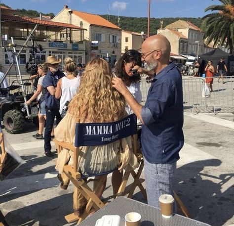 Mamma Mia 2 Behind The Scenes, Mama Mia Here We Go Again Aesthetic, Mamma Mia Here We Go Again, On Set Aesthetic, 1950s Make Up, Mamma Mia 2, Donna Sheridan, Mia Aesthetic, Actress Career