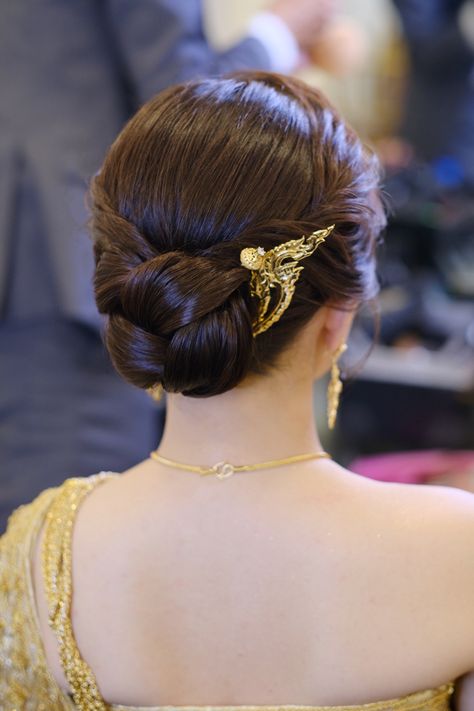 Filipiñana Hairstyle Traditional, Sister Of The Bride Hairstyles, Sangjit Hairdo, Grad Hairstyles, Korean Long Hair, Sanggul Modern, Wedding Hair Up, Traditional Hairstyle, Easy Hairdos