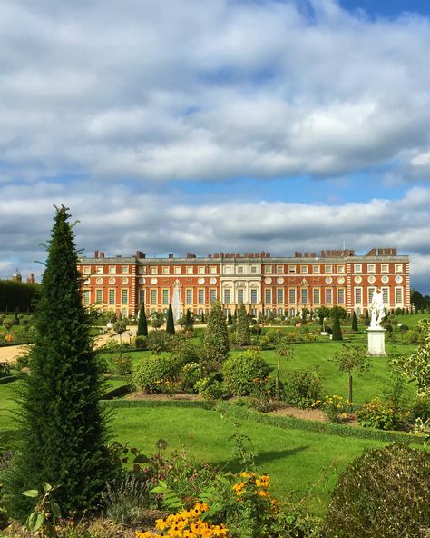 Visit Hampton Court Palace in the London Borough of Richmond upon Thames. Explore its gripping Tudor history and its world-renowned gardens. London Buckingham Palace, England Buckingham Palace, Hampton Palace London, Blenheim Palace Gardens, Palace London, Richmond Upon Thames London, Richmond Upon Thames, Hampton Court Palace, Tudor History