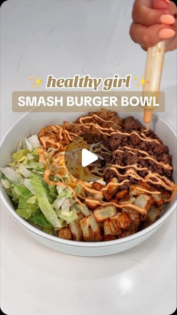 MaKayla Kim Thomas on Instagram: "It never misses 🫱🏼‍🫲🏽 quick meal prep or easy meal at home!! Happy Friday to us!! 🤪  Smash burger bowls are from my Holy Grail cookbook 💪🏼   If you’re tired of guessing, ordering out, or eating the same bland meals on repeat—check out my digital cookbooks + fitness plans 💖 makaylathomas . com  #mealprep #healthymeals #mealideas #highprotein #lowcarb #lunchideas #dinnerideas #easymeals #burgerbowl #smashburger" Smash Burger Bowl Recipe, Smash Burger Bowl Meal Prep, Meal Prep For Body Builders Women, Protein Snacks On The Go Meal Prep, Hamburger Bowl Meal Prep, High Protein Meals Ideas, Makayla Thomas Fit Recipes Lunch, Smash Burger Bowl, Burger Bowls Recipe Healthy