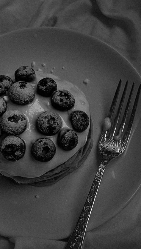 percy jackson Baking Aesthetic Black And White, Black And White Food Aethstetic, Baking Wallpaper Aesthetic, Food Black And White Aesthetic, Black And White Food, Baking Wallpaper, Healthy Food Pictures, Aesthetic Foods, Black And White Photo Wall