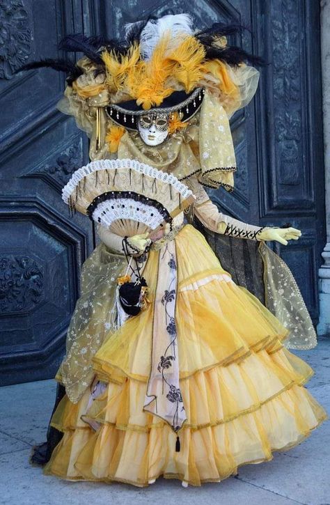 Venice Festival, Venetian Costumes, Venice Carnivale, Venice Carnival Costumes, Costume Carnaval, Venice Mask, Venetian Carnival Masks, Venetian Carnival, Carnival Of Venice