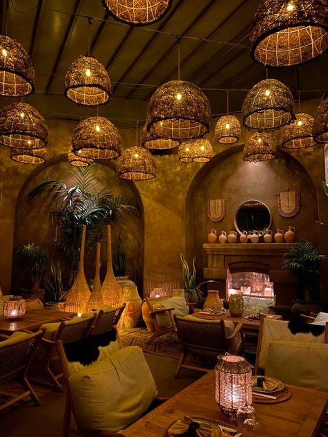 Middle Eastern Restaurant Interior, Middle Eastern Coffee Shop, Arab Cafe Design, Turkish Cafe Interior Design, Middle Eastern Restaurant Design, Turkish Restaurant Interior Design, Middle Eastern Interior, Middle Eastern Interior Design, Gatsby Interior Design