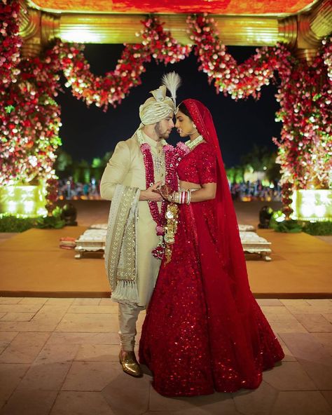 Priyanka Chopra Wedding, शादी की तस्वीरें, Hindu Wedding Ceremony, Indian Wedding Couple, Nick Jonas, Hindu Wedding, Indian Wedding Photography, Indian Wedding Dress, Wedding Outfits