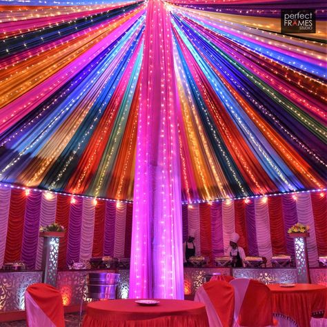 Open Hall Wedding Decoration, Garba Pandal Decoration, Wedding Hall Decorations On A Budget, Indian Wedding Decorations On A Budget, Wedding Pandal Decoration, Dandiya Night Decoration, College Fest Decoration Ideas, Garba Decoration Ideas, Pandal Decoration Ideas