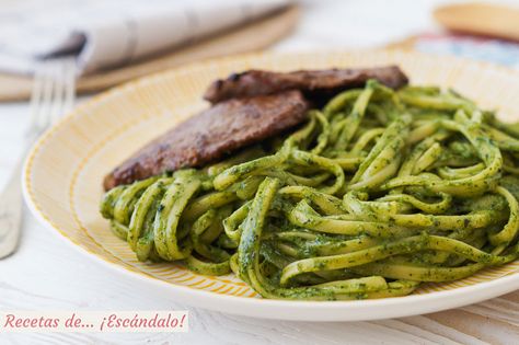 Bistec Recipe, Receta Pasta, Pasta Al Pesto, Family Meal Planning, Peruvian Recipes, Family Meals, Green Beans, Pesto, Meal Planning