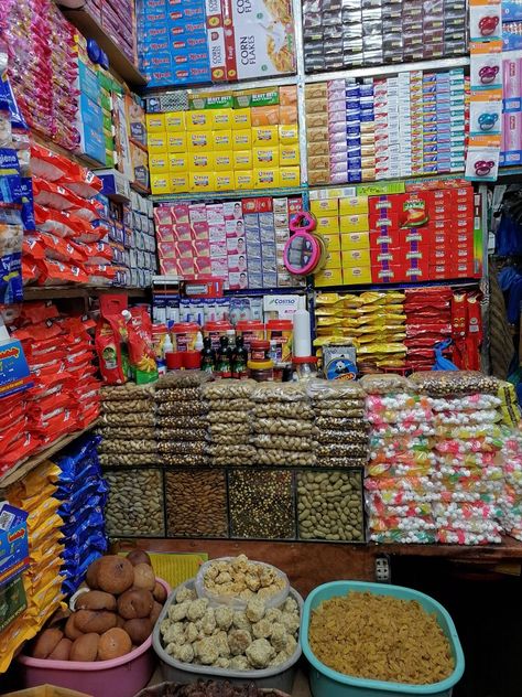 Kirana Store Design, Small Grocery Store Design, Kirana Shop, Kirana Store, Small Store Design, Gift Shop Displays, Shop Counter Design, Vegetable Shop, Grocery Store Design