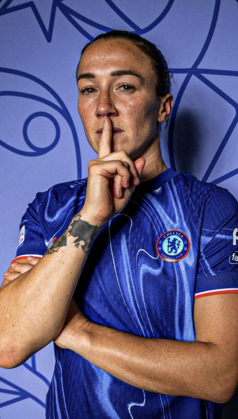 Lucy Bronze, Soccer Women, Bronze Wallpaper, Silly Girls, Chelsea Football, Smash Cake, Chelsea, How To Look Better, Soccer