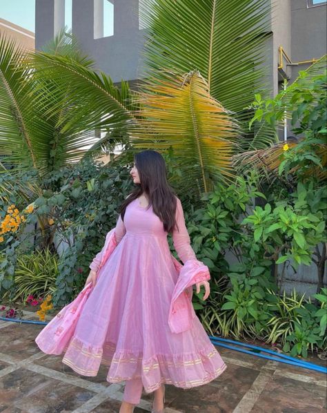 Anarkali Suit Photoshoot Ideas, Petal Colour Dress, Anarkali Poses, Anarkali Poses Aesthetic, Anarkali Dress Photo Poses, Photoshoot In Anarkali Dress, Photography Poses In Anarkali, Anarkali Photoshoot Poses, Poses In Anarkali Dress