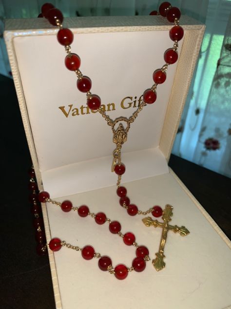 Ramona Aesthetic, Pretty Rosaries, Red Rosary, Rosary Prayers Catholic, Cute Church Outfits, Red Quince, Beauty Bible, White Goth, Gold Rosary