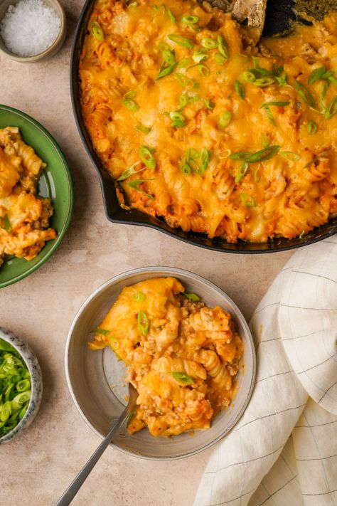 This High Protein Buffalo Chicken Mac and Cheese is an amazing weeknight meal that is satiating and comforting! This meal is something you will want again and again. Buffalo Grilled Chicken, High Protein Buffalo Chicken, Greek Yogurt Salad Dressing, Buffalo Chicken Mac And Cheese, Ground Turkey Meatballs, Chicken Mac And Cheese, Chicken Protein, High Protein Meal Prep, Grilled Dinner