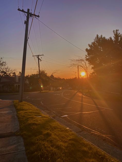 Golden hour Suburban Photography, Suburban Legends Aesthetic, Suburban Mom Aesthetic, 1960s Suburbia Aesthetic, Urban Sunset, Summer Suburbs Aesthetic, California Suburbs Aesthetic, Suburban Aesthetic, Golden Hour Aesthetic