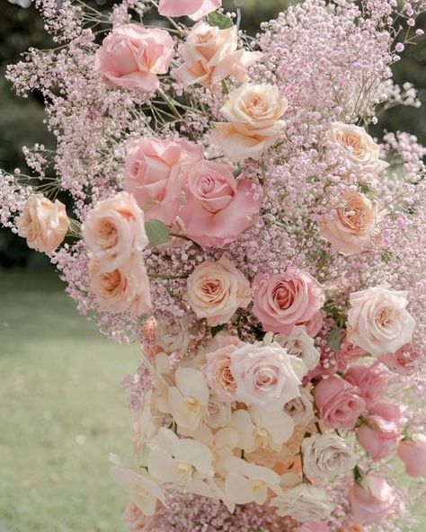 All Pink Wedding Flowers, Pink Aesthetic Wedding, Pink And Purple Wedding Theme, Pink Wedding Aesthetic, Vineyard Wedding Centerpieces, Rose Display, Baby Pink Wedding, Pastel Wedding Theme, Pastel Pink Weddings