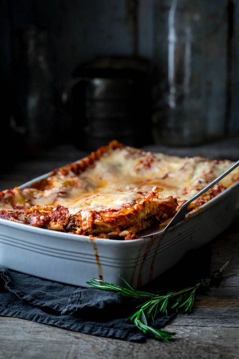 This vegetarian caramelized onion and portabella mushroom lasagna is made with part-skim ricotta and shredded cheese, and can be made two days ahead. #lasagna #italian #mushroom #vegetarian #onion Portabella Recipes, Portabella Mushroom, Mushroom Lasagna, Pasta Meals, Vegetarian Lasagna, Stuffed Portabella Mushrooms, Pasta Fatta In Casa, Vegetarian Pasta, Caramelized Onion