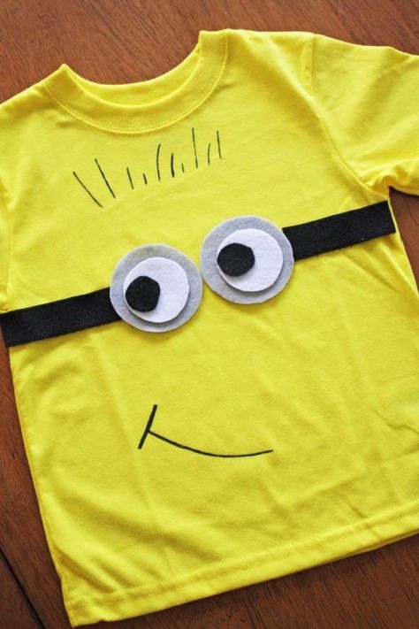 How Cute Is This Minion Tee Shirt? | Catch My Party Diy Minion Costume, Minion T Shirt, Minion Craft, Tee Shirts Diy, Minion Costume, Minion Shirts, Diy Minions, Despicable Me Party, Minion Costumes