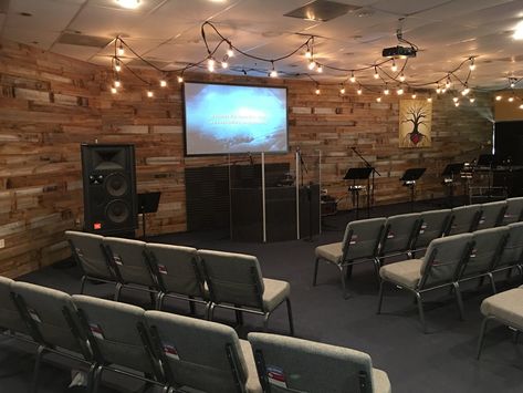 Small Youth Room Ideas, Youth Group Room Ideas, Youth Group Room Design, Youth Room Decor, Pastor Office, Youth Room Church, Youth Ministry Room, Youth Group Rooms, Worship Design