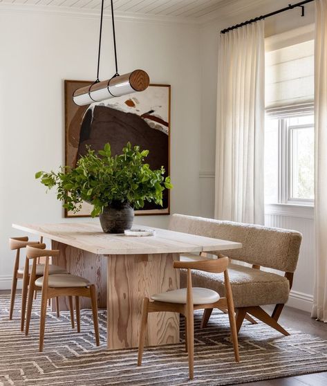 5 Modern Dining Room Decor Ideas Organic Modern Dining Table, Modern Tablecloths, Modern Tablescape, Dining Room Decor Modern, Traditional Dining Chairs, Dining Room Design Modern, Beautiful Dining Rooms, Modern Dining Table, Modern Dining Chairs