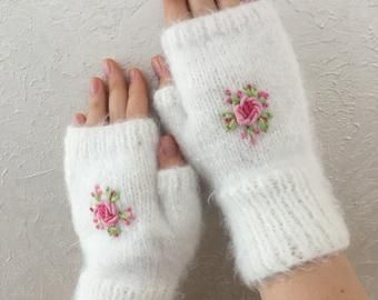 Strawberry Amigurumi, Fingerless Mittens Knit, Amigurumi Elephant Pattern, Gloves Diy, Knitted Wrist Warmer, Crochet Wrist Warmers, Fingerless Gloves Crochet Pattern, Crochet Knit Hat, Crochet Fingerless Gloves