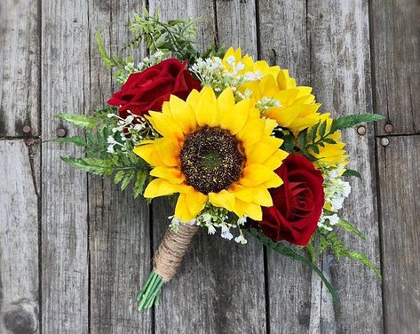 Sunflower Rose Bouquet, Rose Bouquet Red, Red Roses And Sunflowers, Sunflower Bridesmaid Bouquet, Red Rose Bouquet Wedding, Rose Bouquet Wedding, Bouquet Sunflower, Sunflowers And Roses, Wood Flower Bouquet