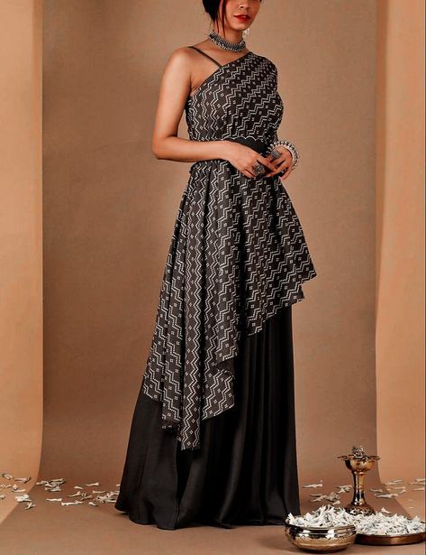 Cocktail Indowestern Dresses, Unique Kurti Patterns, Latest Traditional Indian Wear For Women, Unique Sleeves Design For Kurti, Celebrity Casual Outfits, Lehenga Designs Simple, Indian Gowns Dresses, Dress Design Patterns, Unique Blouse Designs