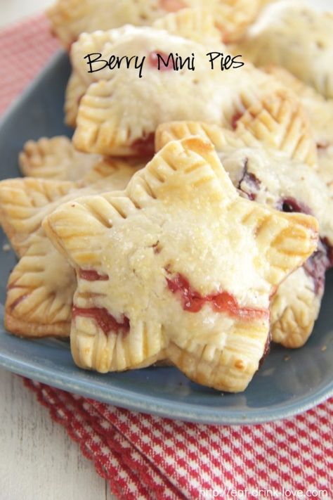 Berry Mini Pies - Eat. Drink. Love. Berry Mini Pies, Pie Pockets, Eggless Desserts, Boozy Desserts, Berry Pie, Berries Recipes, Small Desserts, Perfect Pies, Mini Pies