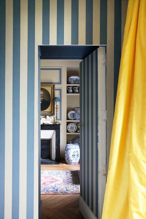 Blue Striped Walls, Stripe Wall, Yellow Curtains, Striped Room, Striped Walls, Design Del Prodotto, Striped Wallpaper, World Of Interiors, Vintage Modern