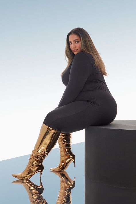 Wide Calf Boots Outfit, Calf Boots Outfit, Boots Outfit For Women, Big Women Fashion, Plus Size Fashion Tips, Curvy Fashionista, Fashion To Figure, Ladies Shoes, Only Fashion