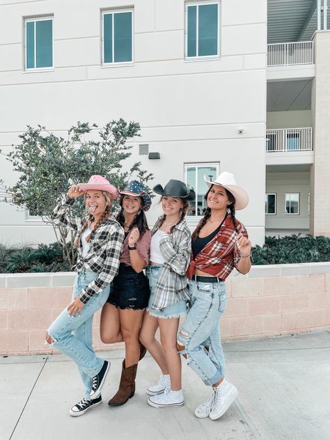 Country Outfits Hoco Week, Hillbilly Outfit For Spirit Week, Cowgirl Football Theme Outfit, Cowgirl Dress Up Day At School, Cowgirl Spirit Day, Country Outfits For School Spirit Week, Cowboy Group Costume, Cowboy Dress Up Day At School, Cowgirl Football Game Outfit