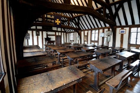 Look around William Shakespeare's classroom unchanged since 16th Century - Coventry Telegraph Teaching Shakespeare, Stratford Upon Avon, School Room, Learning Spaces, William Shakespeare, 16th Century, Milestones, Windsor, Old School