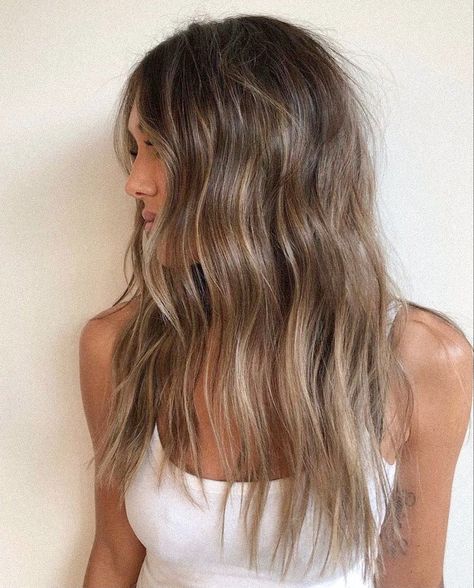 Medium To Long Haircut, Hair Dye Color Ideas, Light Brunette Hair, Dimensional Brunette, Long Haircut, Brown Hair Looks, Brown Hair Inspo, Brunette Hair With Highlights, Brown Hair Balayage