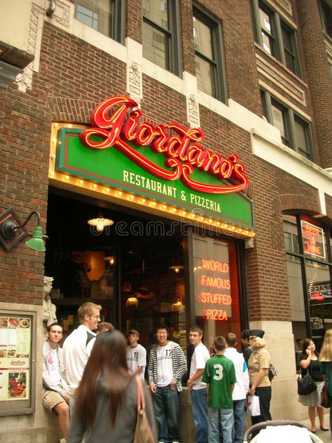 Giordanos chicago style pizza famous restaurant. World famous stuffed pizza, chi , #Ad, #pizza, #famous, #style, #Giordanos, #chicago #ad Chicago Pizza Aesthetic, Giordanos Pizza, Restaurant Editorial, Pizza In Chicago, Pizza Chicago, Stuffed Pizza, Square Pizza, Chicago Vacation, Illinois Travel