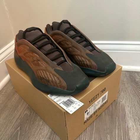 Yeezy 700 V3 copper fade Yeezy 700, Sneakers Fashion, Like New, Copper, Plus Fashion, Sneakers, Fashion Trends, Fashion Tips, Clothes Design