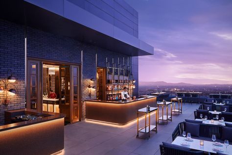 Rooftop Bar Design, Rooftop Restaurant Design, Deck Bar, Balcony Bar, Home Bar Design, Best Rooftop Bars, Bar Interior Design, Rooftop Lounge, Luxury Restaurant