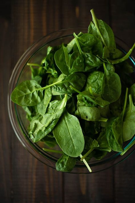 Garlic Sauteed Spinach - Fresh Spinach Leaves Garlic Spinach, Sauteed Spinach, Salad With Sweet Potato, Cabbage Leaves, Large Salad Bowl, Creamed Spinach, Shrimp Salad, Spinach Leaves, Spinach Salad