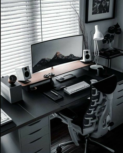 Black Desk Setup, Game Room Paint Ideas, Room Paint Ideas, Gamer Aesthetic, Tech Setup, Mac Setup, Setup Gaming, Gamer Setup, Computer Desk Setup