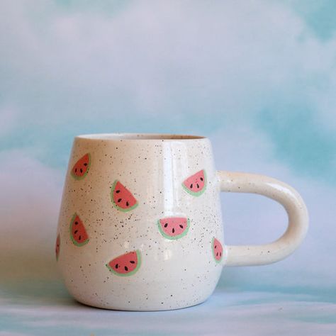 Diy Painting Pottery, Paint Your Own Mug Designs, Color Me Mine Designs, Cute Simple Pottery Ideas, Ceramic Art Simple, Home Made Ceramics, Painting Ideas On Cups, Pottery Designs Painted Simple, Diy Pottery Painting Designs