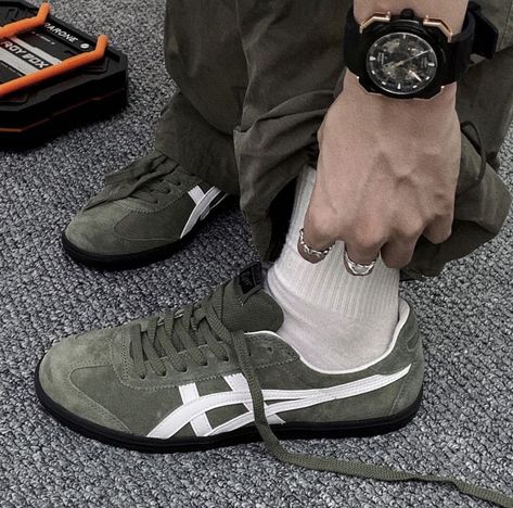 Tiger Shoes Onitsuka Men, Shoes Aesthetic Men, Onitsuka Tiger Outfit, Onitsuka Tiger Mens, Image Swag, Shoe Wishlist, Guys Clothing Styles, Hype Shoes, Shoe Inspo