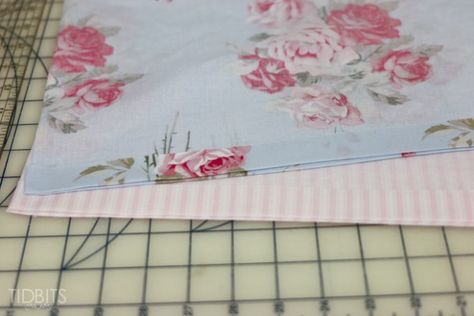 Reversible Pillowcase, Pillowcase Tutorial, Pillow Cases Tutorials, Pillow Cases Diy, Quilt Binding, Easy To Sew, Memory Foam Pillow, Quilting For Beginners, Easy Diy Projects