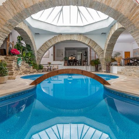 Earth Sheltered Homes, Casa Hobbit, Sheltered Housing, Huge Houses, Piscina Interior, Earthship Home, Indoor Swimming Pool, Earth Sheltered, Underground Homes